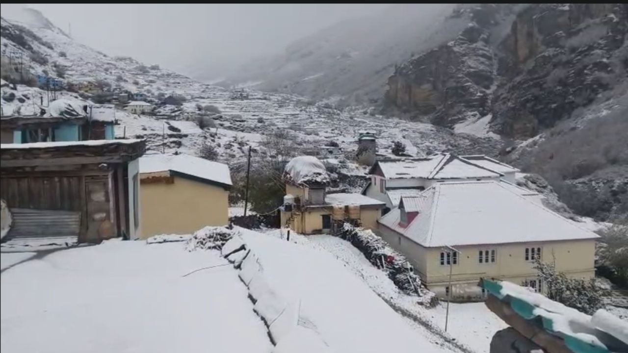 Season’s First Heavy Snowfall in Pangi Valley: Sural Records 3 Inches, Sach Pass 1 Foot